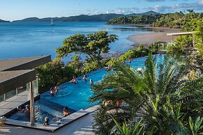 Villa 2 The Edge Oceanfront  Deluxe 4 Bedroom Near Marina With Golf Bu