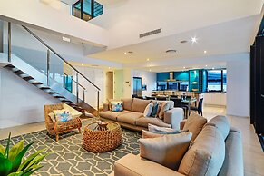 Villa 12 The Edge Oceanfront Deluxe 3 Bedroom Near Marina With Golf Bu