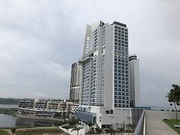 Teega Waterfront - Hello Kitty