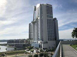 Teega Waterfront - Hello Kitty