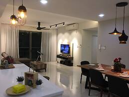 Teega Waterfront - Hello Kitty