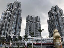 Teega Waterfront - Hello Kitty