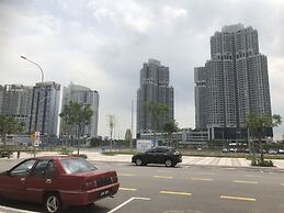 Teega Waterfront - Hello Kitty