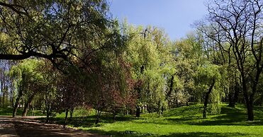 City of the Kings Green Silence Apartment
