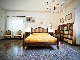 Reggia San Lorenzo Di Fronte Alla Cattedrale