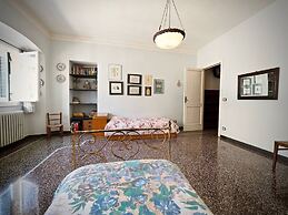 Reggia San Lorenzo Di Fronte Alla Cattedrale