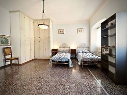 Reggia San Lorenzo Di Fronte Alla Cattedrale