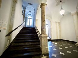 Reggia San Lorenzo Di Fronte Alla Cattedrale