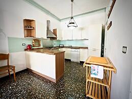 Reggia San Lorenzo Di Fronte Alla Cattedrale