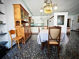 Reggia San Lorenzo Di Fronte Alla Cattedrale