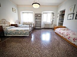 Reggia San Lorenzo Di Fronte Alla Cattedrale