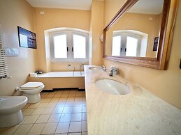 Reggia San Lorenzo Di Fronte Alla Cattedrale