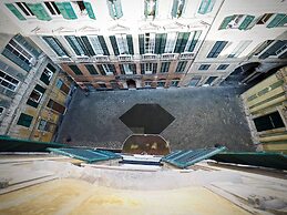 Reggia San Lorenzo Di Fronte Alla Cattedrale