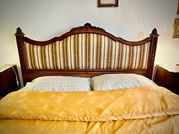 Reggia San Lorenzo Di Fronte Alla Cattedrale