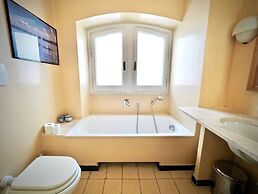 Reggia San Lorenzo Di Fronte Alla Cattedrale