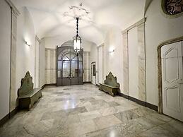 Reggia San Lorenzo Di Fronte Alla Cattedrale