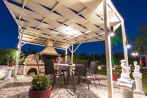 Fontana Holiday Home