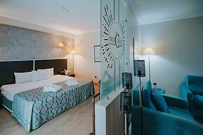 Ener Old Castle Resort Hotel