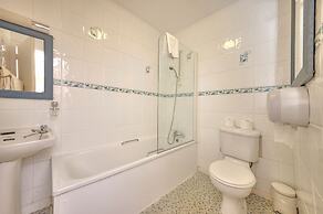 Muthu Fort William Hotel