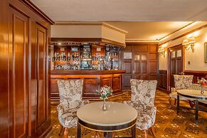 Muthu Fort William Hotel