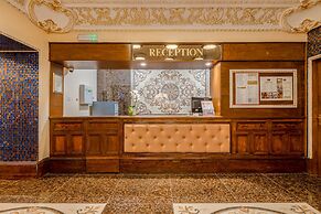 Muthu Fort William Hotel