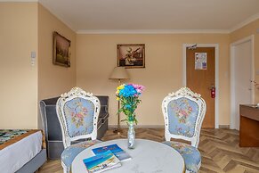 Muthu Fort William Hotel