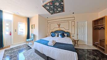 Muthu Fort William Hotel