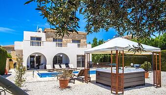 Villa Maria