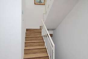 Tuju Abuserin Syariah