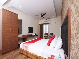 Capital O 14043 Hotel Star Holiday