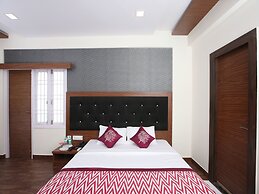 Capital O 14043 Hotel Star Holiday