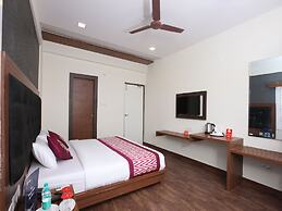 Capital O 14043 Hotel Star Holiday