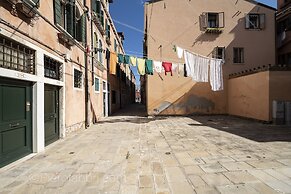 Arsenale Canal View Apartments