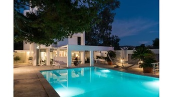 Perfect Athenian Villa