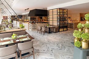 Four Seasons Hotel Bengaluru at Embassy One