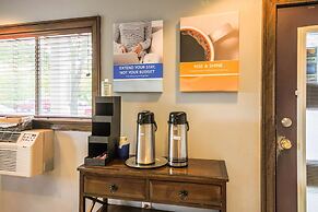 Studio 6 Greensboro, NC - I-40