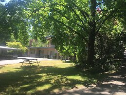 Ovensview On Riverside