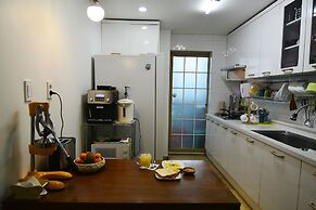 Ganderak Guesthouse - Hostel