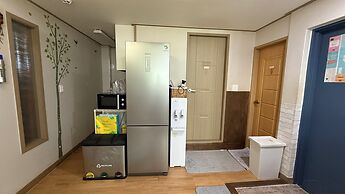 Ganderak Guesthouse - Hostel