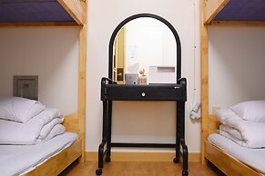 Ganderak Guesthouse - Hostel