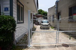 Ganderak Guesthouse - Hostel