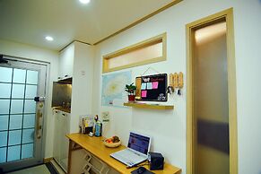 Ganderak Guesthouse - Hostel