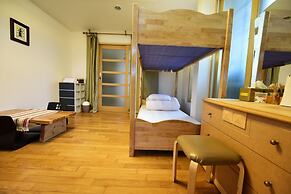 Ganderak Guesthouse - Hostel