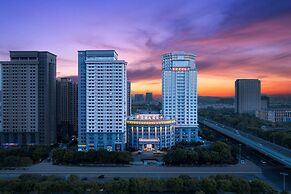 Longqi Jianguo Hotel