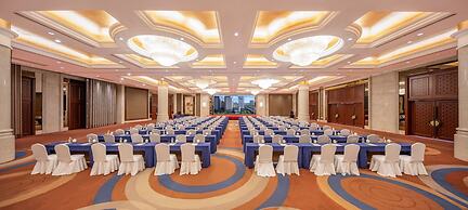 Longqi Jianguo Hotel