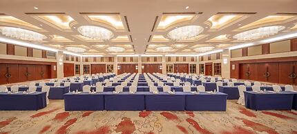 Longqi Jianguo Hotel