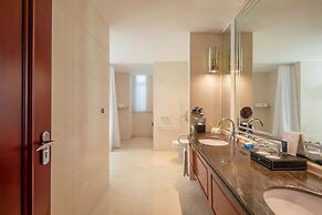 Longqi Jianguo Hotel