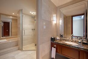 Longqi Jianguo Hotel