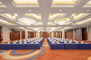 Longqi Jianguo Hotel