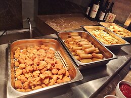 Longqi Jianguo Hotel